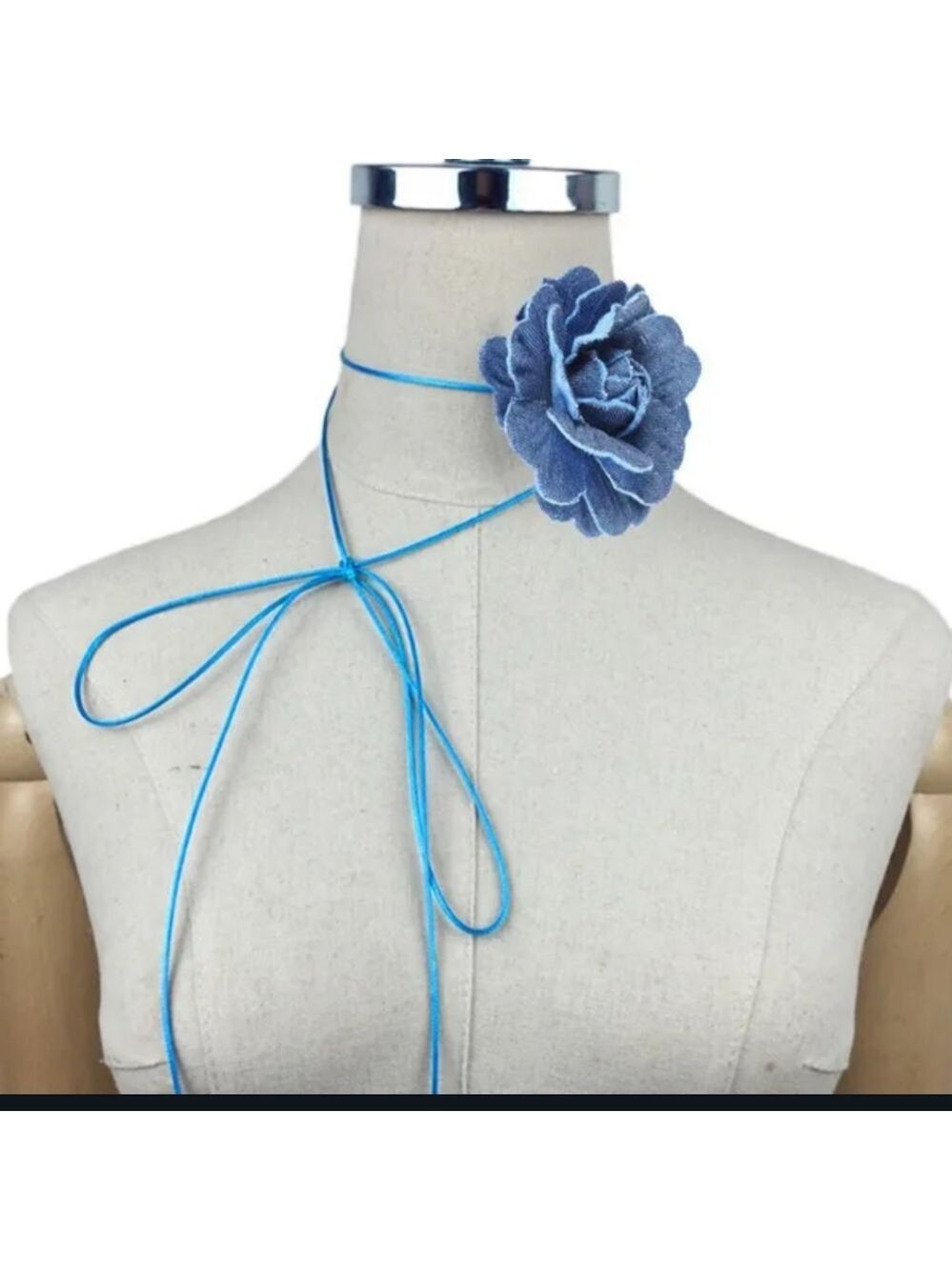 NWT Beautiful Sweet Light Blue Wrap Around Rose Flower Necklace!!